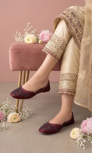 [EW] Premium Hand-Embellished Traditional Khussa