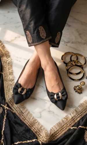 Catwalk Women's Pointed Toe Bow Pumps with Gold Ring Hardware